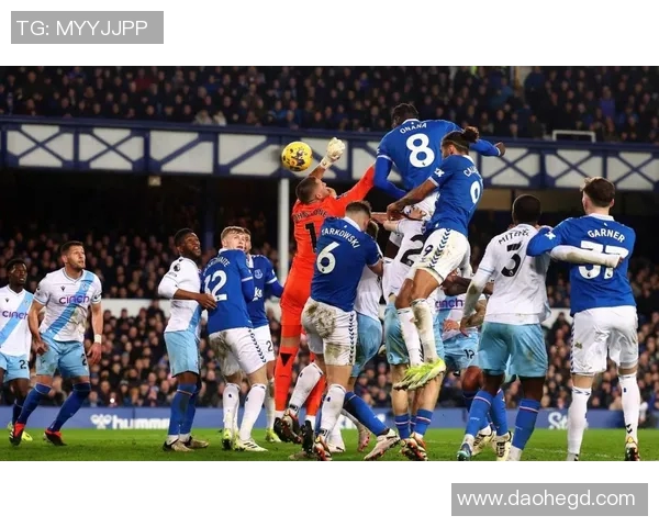 埃弗顿主场迎战曼联争夺英超关键三分的激烈对决